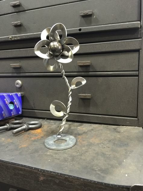 Easy Welding Projects, Weld Art, Sheet Metal Art, Welding Crafts, Welding Shop, Silverware Art, Welding Ideas, Welding Art Projects, Diy Welding