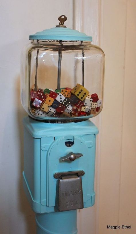 Vintage Holiday Foil Candy Containers Vintage Candy Machine, Vending Machine Vintage, Gumball Machine Decor Ideas, Vintage Vending Machine, Gumball Machine Ideas, Gum All Machine, Coin Machine, Gumball Machine Craft, Vintage Gumball Machine