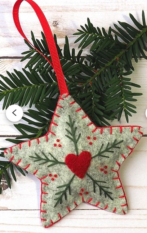 Xmas Crafts Diy, Wreaths For Front Door Diy, Front Door Diy, Felt Ornaments Diy, Embroidered Christmas Ornaments, Diy Felt Christmas Ornaments, Felt Ornaments Patterns, Door Diy, Felt Crafts Christmas