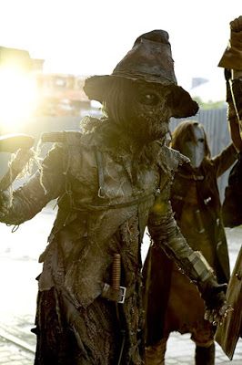 Scarecrow Gotham, Jonathan Crane Gotham, Gotham Bruce, Scarecrow Batman, Halloween Props Scary, Riddler Gotham, Gotham Characters, Scary Scarecrow, Gotham Tv Series