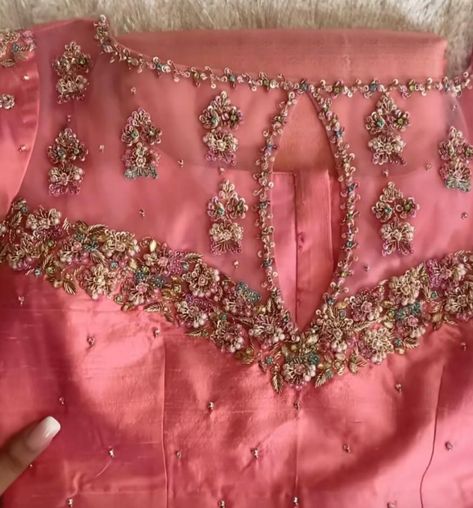 Neted Blouse Designs Latest, Net Embroidery Blouse, Latest Aari Work Blouse Designs, Embroidery On Bags, Latest Aari Work, Embroidery For Kids, Aari Work Blouse Designs, Shawl Embroidery, Books Embroidery