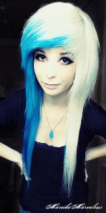 Ashes to Ashes [Human/Supernatural RP OOC] :|: Lioden Blue And White Hair, Fete Emo, Emo Scene Girls, Emo Hairstyles, Split Dye, Emo Scene Hair, Scene Girl, Look Grunge, Hair Girls