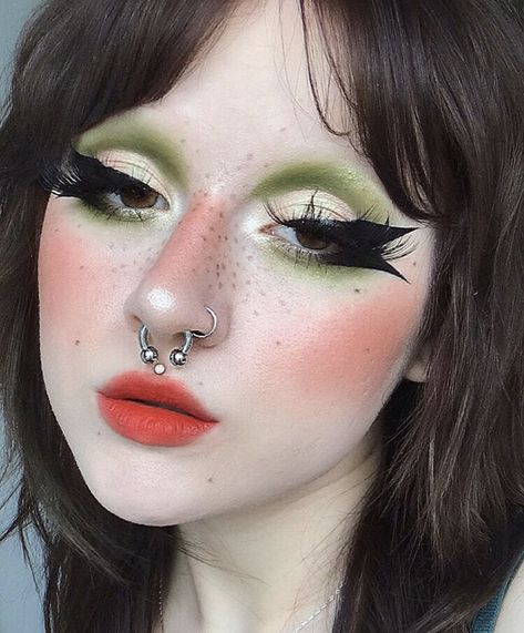 No Brows Makeup, Shaved Eyebrows Makeup, Colorful Goth Makeup, No Eyebrows Makeup, Alt Makeup, Graphic Makeup, Swag Makeup, Alternative Makeup, Dope Makeup