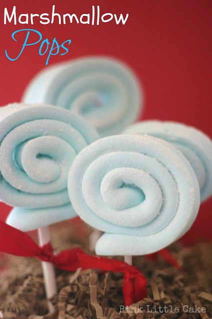 Homemade Marshmallow Lollipops ~ Says: To make these lollipops I used a homemade vanilla marshmallow recipe  and added 3 drops of sky blue gel coloring. I can't wait to make new flavors and use different colors.   Can you imagine pink with bubble gum flavor, green with pistachio flavor,lavender, oh the possibilities are endless... cute for birthday parties, baby/bridal showers, etc... Vanilla Marshmallow Recipe, Marshmallow Lollipops, Candy Bar Comunion, Homemade Lollipops, Marshmallow Recipe, Lollipop Cake, Homemade Marshmallow, Bubble Gum Flavor, Vanilla Marshmallows