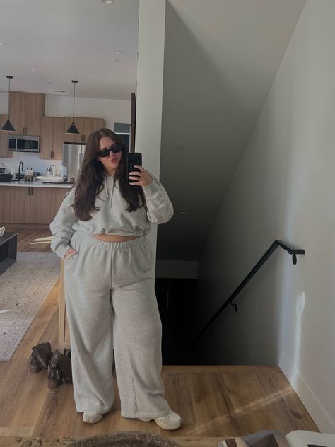 Plus Size Lounge Wear Outfit, Crop Hoodie Outfit, Cute Lounge Wear, Cropped Hoodie Outfit, Cute Lounge, Winter Fit, Aesthetic Fits, Plus Size Fits, Crop Hoodie