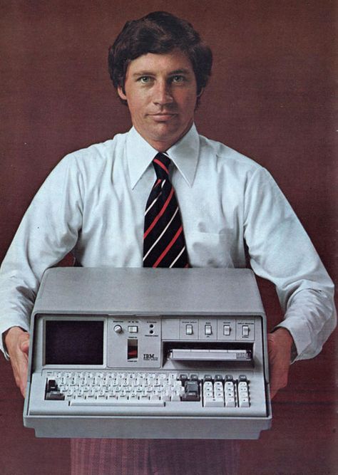 Alter Computer, Old Computer, Retro Future, Portable Computer, Computer History, Old Computers, Pc Portable, Personal Computer, Computer Hardware