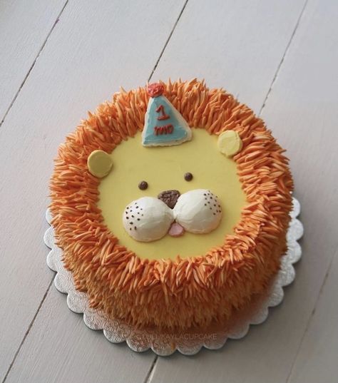 Lion Birthday Cake, Bolo Rapunzel, Wild Birthday Party, Lion Birthday, Baby Birthday Decorations, Wild One Birthday Party, Animal Cakes, Cake Decorating Designs, Cute Birthday Cakes