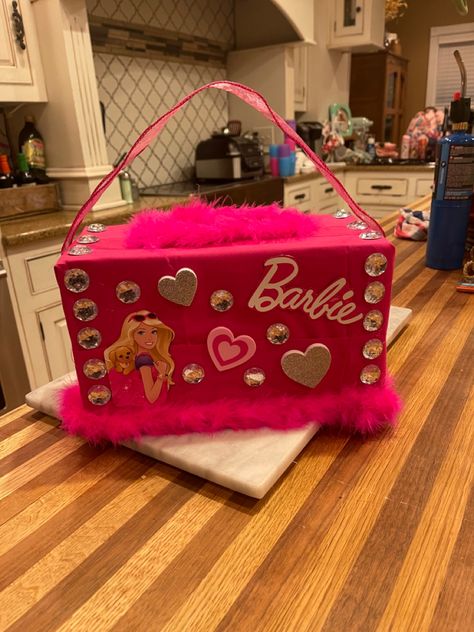 Barbie Valentine purse Castle Valentine Box Ideas, Barbie Valentine Box Ideas, Valentine Purse, Kids Valentine Boxes, Valentine Boxes, Valentines Box, Valentine Day Boxes, Barbie Theme, Kids' Party