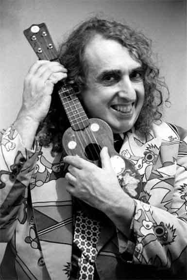 Tiny Tim used to show up on Johnny Carson and Laugh-in. He and Miss Vickie got married on The Tonight Show with Johnny Carson. Vintage Ukulele, Tiptoe Through The Tulips, Goof Ball, Creepy Dude, Tiny Tim, Hey Ya, Johnny Carson, Ukelele, Old Tv