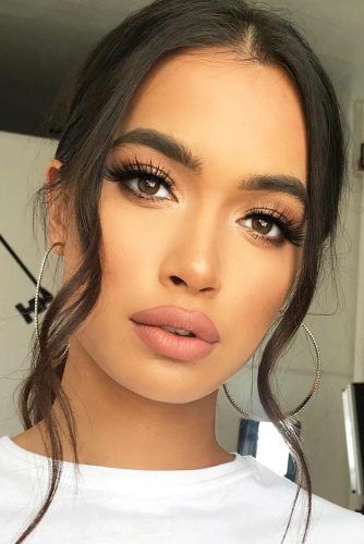 A Complete Guide To Olive Skin Tone Makeup ★ See more: https://glaminati.com/olive-skin-tone/ Wedding Makeup Olive Skin, Makeup Olive Skin, Olive Skin Tone Makeup, Olive Skin Makeup, Mac Make Up, Olive Complexion, Tone Makeup, Skin Tone Makeup, Wedding Hairstyles And Makeup