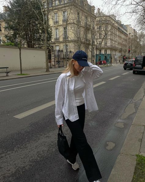 MARIELLE LINDAHL on Instagram: “Morning city strolls” Stroll Outfit, Wallpapers Autumn, Morning City, Back To Office, Aesthetic Autumn, Study Aesthetic, Cute Everyday Outfits, Back To School Outfits, Online Jobs