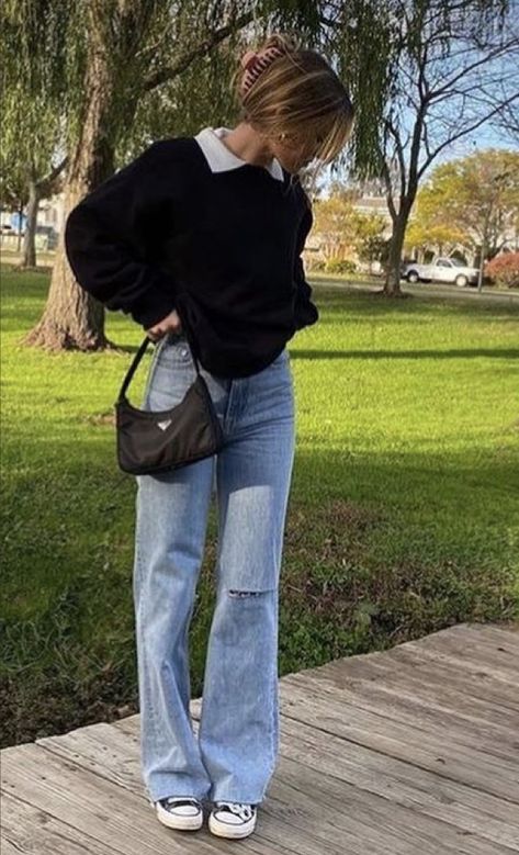 Bell Jeans Outfit, Bottom Pants Outfit, Bell Bottom Pants Outfit, Bell Bottom Jeans Outfit, Bell Jeans, Bell Bottom Pants, Fashion Hacks Clothes, Outfit Aesthetic, Bell Bottom