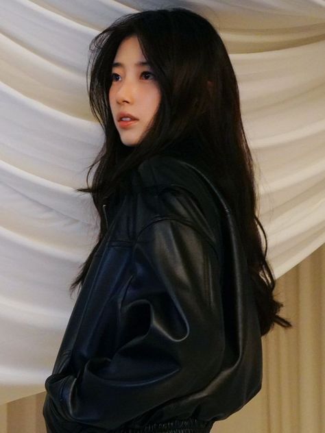 Bae Suzy Fashion, Bae Suzy Photoshoot, Suzy Photoshoot, Lee Min Ho Suzy, Suzy Instagram, Suzy Bae, Loft Ideas, Ootd Inspo, Bae Suzy