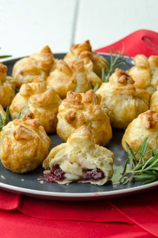 These apple cranberry mini Brie bites are super to serve to guests around the holidays, but they really could be your go-to appetizer year round. #bluejeanchef #appetizer #holidayentertaining #puffpastrybites #airfryer #airfryerrecipes #airfryeverything #airfrygenius Mini Brie Bites, Cranberry Brie Bites, Blue Jean Chef, Cranberry Brie, Brie Bites, Apple Cranberry, Christmas Menu, Cooking Lessons, Mini Pizza