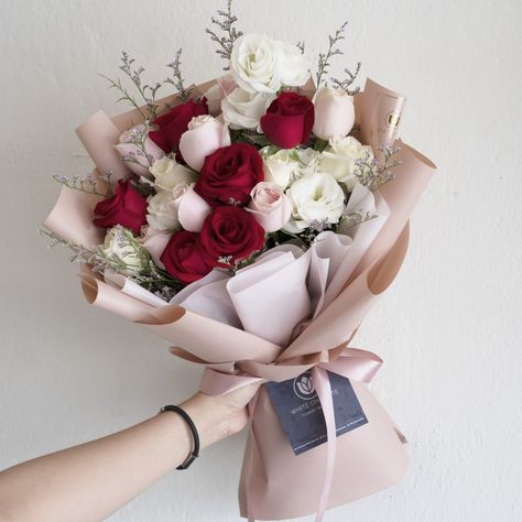 Wrapped Flowers, Red Flower Bouquet, Valentine Flower Arrangements, Roses Bouquet Gift, Flower Boquet, White Flower Bouquet, Birthday Flowers Bouquet, White Rose Bouquet, Luxury Flower Bouquets