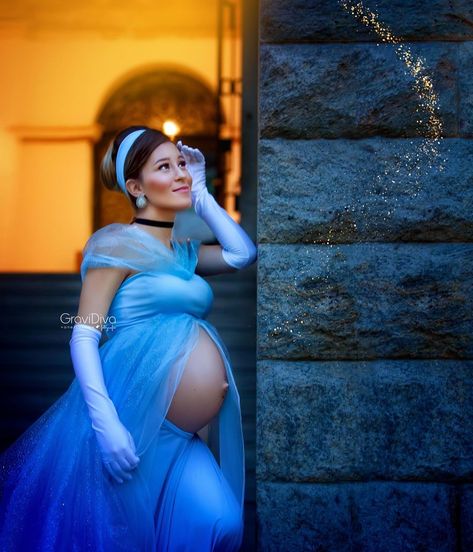 Halloween Costumes Pregnant Women, Disney Princess Fancy Dress, Costumes Pregnant, Disney Female Characters, Pregnancy Costumes, Pregnant Halloween Costumes, Pregnant Princess, Dresses For Pregnant Women, Disney Halloween Costumes