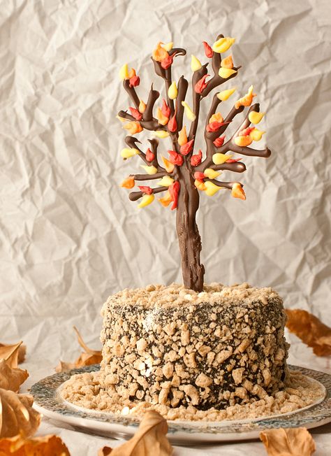 How to make a chocolate tree cake topper • CakeJournal.com Tree Cake Topper, Chocolate Cake Toppers, Strawberry Recipe, Chocolate Tree, Applesauce Cake, Torte Cupcake, Cake Topper Tutorial, Thanksgiving Treats, Tree Cake