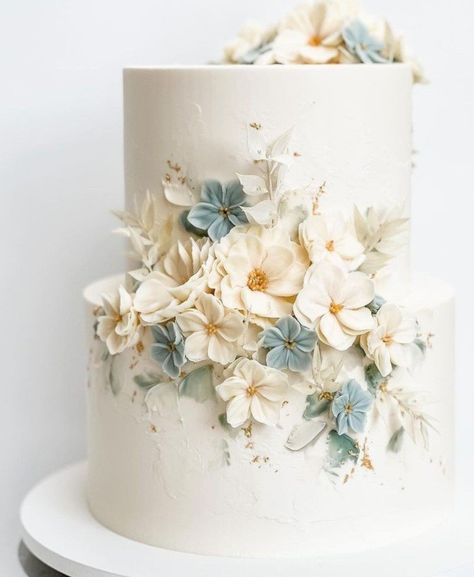 Buttercream Floral Wedding Cake, Floral Cake Design, Contemporary Wedding Cakes, Cream Wedding Cakes, Pastry Chocolate, Pretty Wedding Cakes, Birthday Cake Decorating Ideas, Floral Wedding Cake, Wedding Cakes Blue