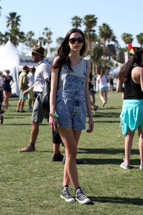 Shop this look for $76:  http://lookastic.com/women/looks/grey-cropped-top-and-blue-denim-overall-shorts-and-black-and-white-high-top-sneakers/1894  — Grey Cropped Top  — Blue Denim Overall Shorts  — Black and White High Top Sneakers Overall Outfit, Denim Overalls Shorts, Music Festival Fashion, Jeans Overall, Blue Crop Top, Festival Inspiration, Coachella Fashion, Coachella Festival, Festival Style