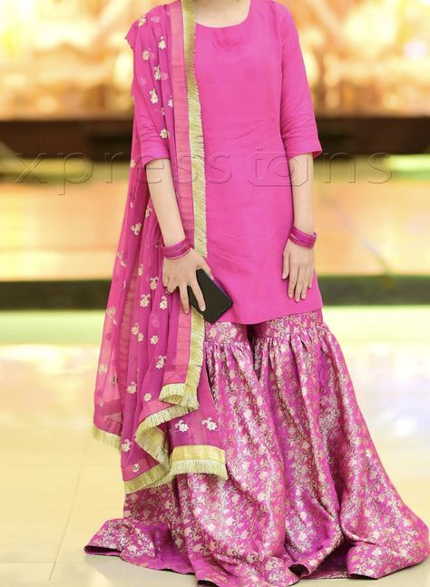 Banarsi Garara Design, Garara Design, Wedding Gharara, Garara Dress, Elegant Sleeves, Designer Dresses Elegant, Dress Designs For Girls, Brides Sister, Pakistani Formal Dresses