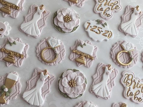 Creative Pastries, Vintage Wedding Cupcakes, Bridal Cupcakes, Bridal Shower Cupcake Toppers, Wedding Shower Cupcakes, Wedding Cookies Decorated, Cupcake Toppers Wedding, Bridal Shower Cupcakes Toppers, Fondant Cupcake Topper