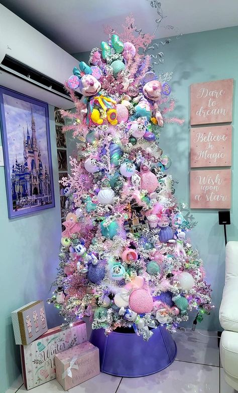 Cinderella Christmas Tree Ideas, Candy Christmas Tree, Tree Inspiration, Christmas Tree Decorating Themes, Pastel Candy, Kawaii Christmas, Creative Christmas Trees, Tree Decorating, Themed Christmas