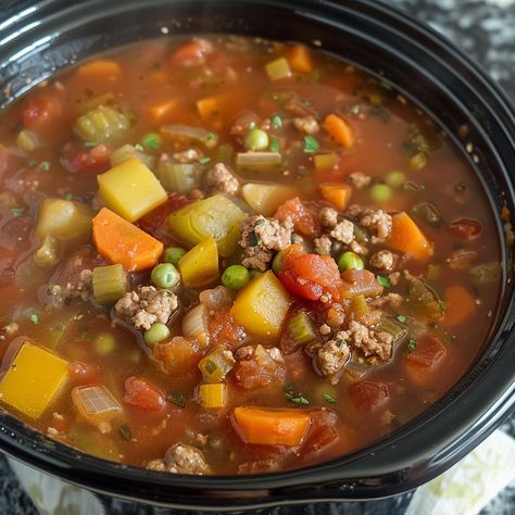 How to Make a Healthy Hamburger Slow Cooker Soup Slow Cooker Hamburger Soup, Classic Hamburger, Vegetable Slow Cooker, Healthy Hamburger, Hamburger Vegetable Soup, Hamburger Soup, Cheeseburger Soup, Comfort Soup, Small Pasta