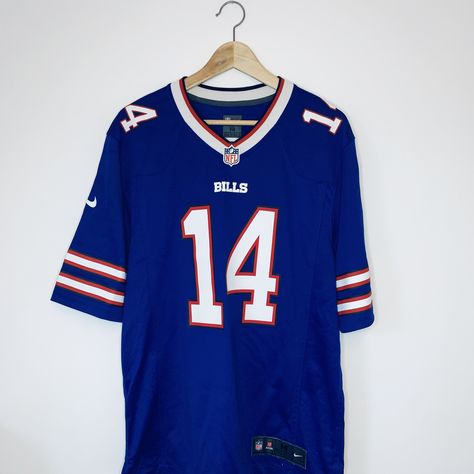 Bills Jersey, Looks Hip Hop, Outwear Fashion, Ripped Jeans Men, Aesthetic Outfit Ideas, Outfit Mujer, Y2k Clothes, Football Tees, Football Outfits