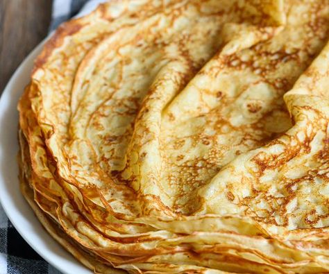 Crêpes ultra fondantes Russian Crepes Recipe, Basic Crepe Recipe, Julia Child Recipes, French Crepes, Pancake Recipe Easy, Homemade Pancakes, Crepe Recipes, Pancakes Easy, Pancakes Healthy