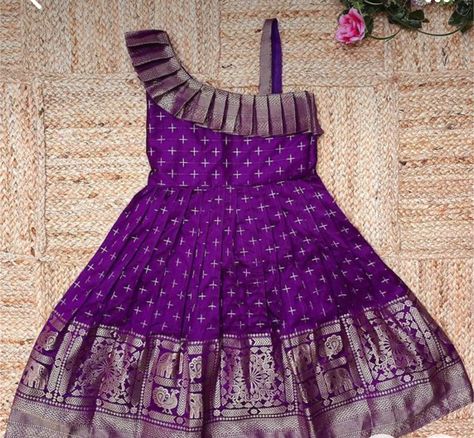 Baby Silk Frocks Designs, Kids Saree Dress, Traditional Frocks For Kids, Baby Tops Design, Kids Crop Tops Designs, Dress Patterns For Kids, Kids Langa Blouse Designs, Pattu Frocks For Kids, Silk Frocks For Kids