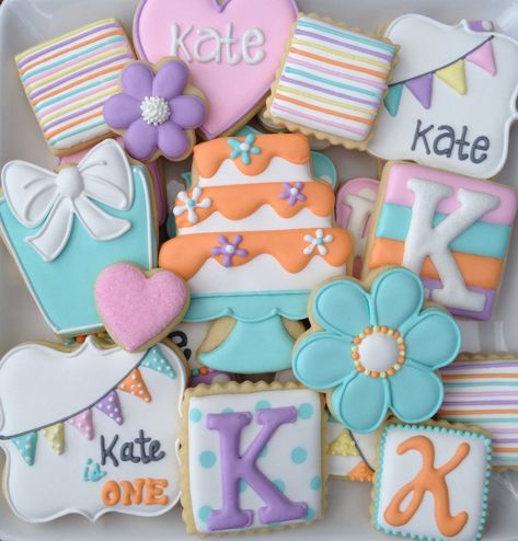 Happy Birthday Kate, Happy Birthday Cookies, Birthday Cake Cookies, Happy Birthday Cookie, Royal Iced Cookies, Decorated Cookies Tutorial, Cookie Cake Birthday, Sugar Cookie Royal Icing, Cookie Tutorials