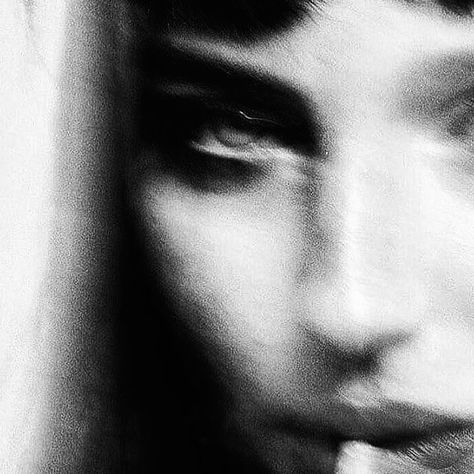 Alice Pagani Black And White, Life Is A Movie, Alice Pagani, Pansy Parkinson, Dark Feminine Aesthetic, Black And White Aesthetic, Feminine Aesthetic, Dark Photography, Star Girl