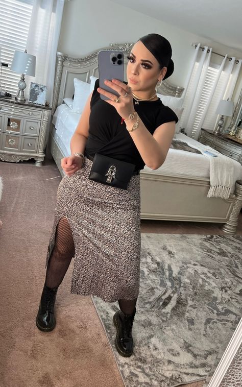 Skirts With Dr Martens, Combat Boot Outfits Office, Plus Size Drinks Outfit, Combat Boot And Dress Outfit, Combat Boot Outfits 2023, Skirt With Dr Martens Outfit, Dr Martens With Skirt, Skirts And Combat Boots Outfit, Early Fall Brunch Outfit