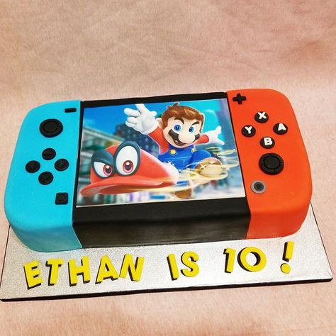 Switch Cake Ideas, Nintendo Switch Cake Ideas, Video Game Party Cake, Round Cake Ideas, Nintendo Switch Cake, Nintendo Birthday Party, Nintendo Cake, Nintendo Party, Mario Birthday Cake