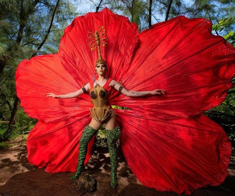 Alyssa Campanella, The Huntress, Flower Costume, Rupaul's Drag Race, Green Ocean, Fantasy Hair, Rupaul Drag, Makeup Artistry, Giant Flowers