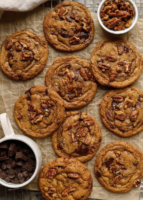 Gluten-Free Brown Butter Chocolate Chunk Cookies with Candied Pecans — Kula's Kitchen Candied Pecan, Bakery Chocolate Chip Cookies, Pecan Chocolate, Brown Butter Cookies, Chocolate Chip Pecan Cookies, The Best Cookies, Butter Pecan Cookies, Almond Flour Cookies, Best Cookies