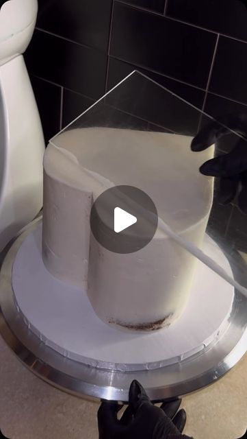 The Fantasy Bakery on Instagram: "This method is starting to grow on me! What do you think?

#thefantasybakery

#cake #homemade #bakery #baking #baker #cakepops #strawberries #cakepop #babyfavors #cali #california #la #losangeles #video #explorepage #wedding #weddingcake #cakesicles #dessertbox #birthday #numbercake #treatbox #buttercream" Fantasy Bakery, Homemade Bakery, Cake Homemade, Dessert Boxes, Baby Favors, Number Cakes, Cakepops, Treat Boxes, 30th Birthday