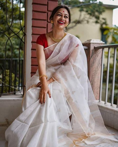 Onam Outfits Ideas, Onam Outfits, Bengali Saree, Saree Blouse Styles, Simple Saree Designs, Cotton Saree Designs, Linen Sarees, Set Saree, Saree Poses