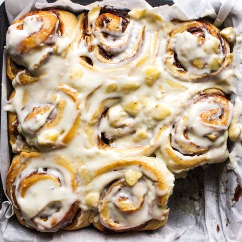 Banana Bread Cinnamon Rolls, Banana Bread Cinnamon, Making Cinnamon Rolls, Bread Cinnamon Rolls, Vegan Banana Bread Easy, Bread Cinnamon, Vegan Cream Cheese Frosting, Cinnamon Roll Recipe, Vegan Cinnamon Rolls