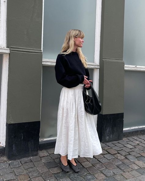 White Cotton Skirt Outfit, White Skirts Outfits, White Skirt Fall Outfit, Skirt White Outfit, White Skirt Outfit Summer, Full Skirt Outfit, Cotton Skirt Outfit, Street Mirror, White Maxi Skirt Outfit