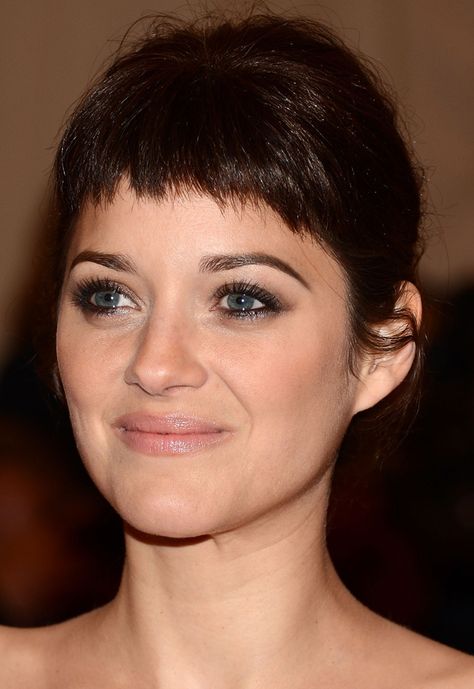 Marion Cotillard - Met 2012 Short Choppy Bangs, Oval Face Bangs, Oval Face Hairstyles, Short Bangs, Marion Cotillard, Short Fringe, Oval Face Shapes, Oval Face, Fringe Hairstyles