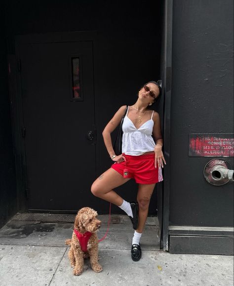 Barcelona Outfits Aesthetic, Red Adidas Shorts Outfit, Red Shorts Outfit Aesthetic, Adidas Shorts Outfit Summer, Primavera Sound Outfit, Adidas Shorts Outfit, Red Shorts Outfit, Backpacking Outfits, Japan Outfits