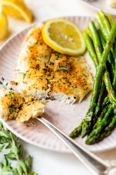 Broiled Tilapia Oreganata is my favorite way to make tilapia when I'm craving fish for a quick weeknight meal. #fish #tilapia #seafood #dinner #healthydinners #weightwatcherdinner Oreganata Recipe, Broiled Tilapia, Frozen Tilapia, Tilapia Recipes, Healthiest Seafood, Skinny Taste Recipes, Low Carb Dinner Recipes, Quick Weeknight Meals, Low Carb Meals Easy