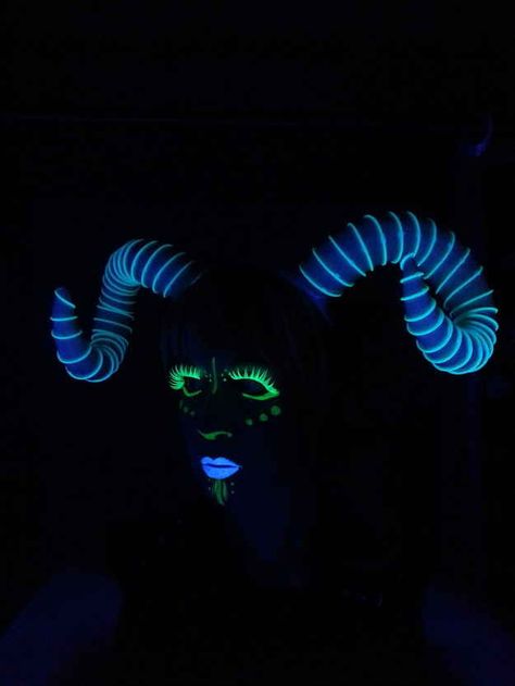 Or transform into a mythological creature. | 10 Easy Halloween Costume Ideas Using Only Black Light Makeup Black Light Costume, Black Halloween Makeup, Blacklight Halloween, Black Light Makeup, Makeup Party Decorations, Glow Costume, Easy Halloween Costume Ideas, Fantasy Festival, Uv Makeup