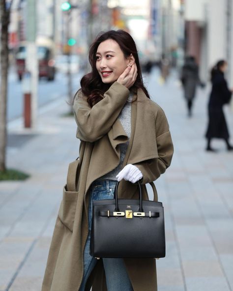 GINZA XIAOMA on Instagram: “✨Brand New✨Birkin Sellier 30 in Black Madame leather with Gold hardware.🐈‍⬛ This super chic bag could easily become the staple piece of any…” Birkin Sellier, Instagram Brand, Favorite Handbags, Handbags Affordable, Chic Bags, Coach Swagger Bag, Staple Pieces, Gold Hardware, Top Handle Bag