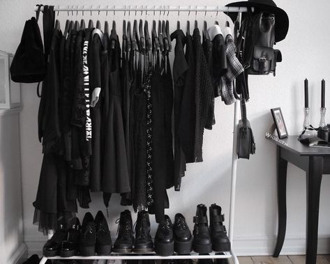 𝐕𝖎𝖔𝖑𝖆🕸 on Instagram: “A witch's wardrobe 💀🕸🕯” Black Closet, Fashion District, All Black Everything, Gothic Outfits, Date Outfits, Dark Fashion, May 27, Clothes Organization, Shades Of Black