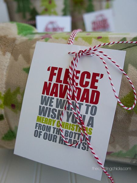 "Fleece" Navidad tags. Tie one around a fleece blanket for a fun gift. Neighbor Gift Ideas, Fleece Navidad, Christmas Neighbor, Neighbor Christmas Gifts, Neighbor Gifts, Teacher Christmas, Blanket Gift, Christmas Love, Homemade Christmas