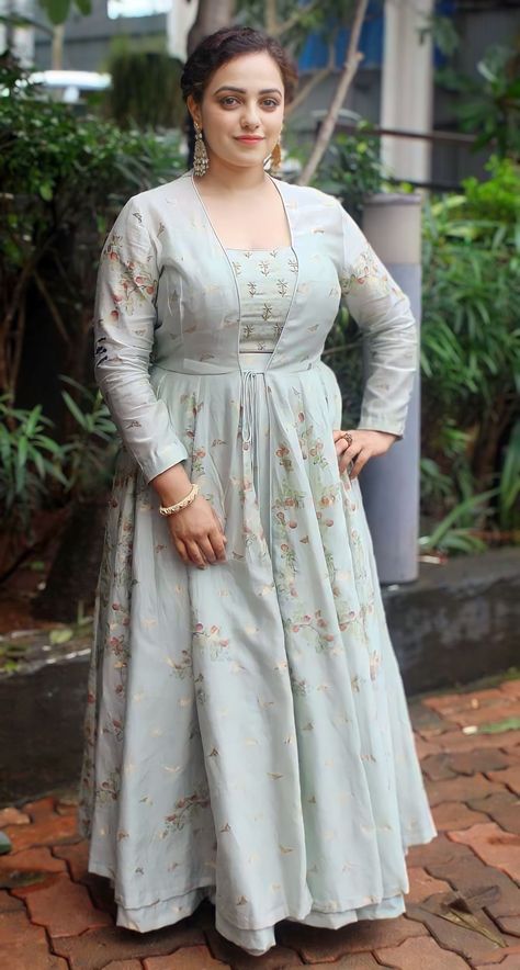 Nithya Menon Cute, Nitya Menon, Nithya Menen, Cute Movie Scenes, All Actress, Dress Book, Women Photography, Saree Trends, South Actress