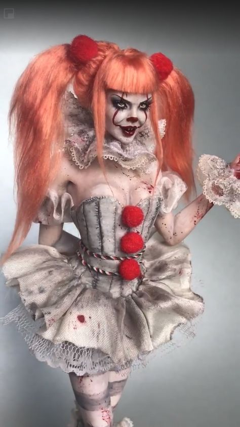 Miss Pennywise Chucky Photoshoot, Creepy Clown Pictures, Pennywise Halloween Costume, Pennywise Cosplay, Pennywise Makeup, It Costume, It Cosplay, Pennywise Halloween, Halloween Makeup Clown