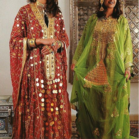 Kuwait Traditional Clothes, Iraqi Traditional Clothing, Kuwait Traditional, Traditional Arabic Clothing, Arabian Dance, Aerobic Outfits, Arab Dresses, Arabian Costume, Arabic Clothing